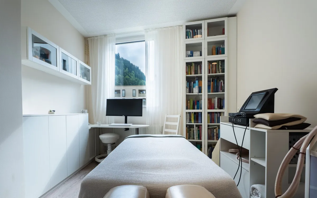 Behandlungsraum der Gesundheitspraxis René Kricker in Zell am See